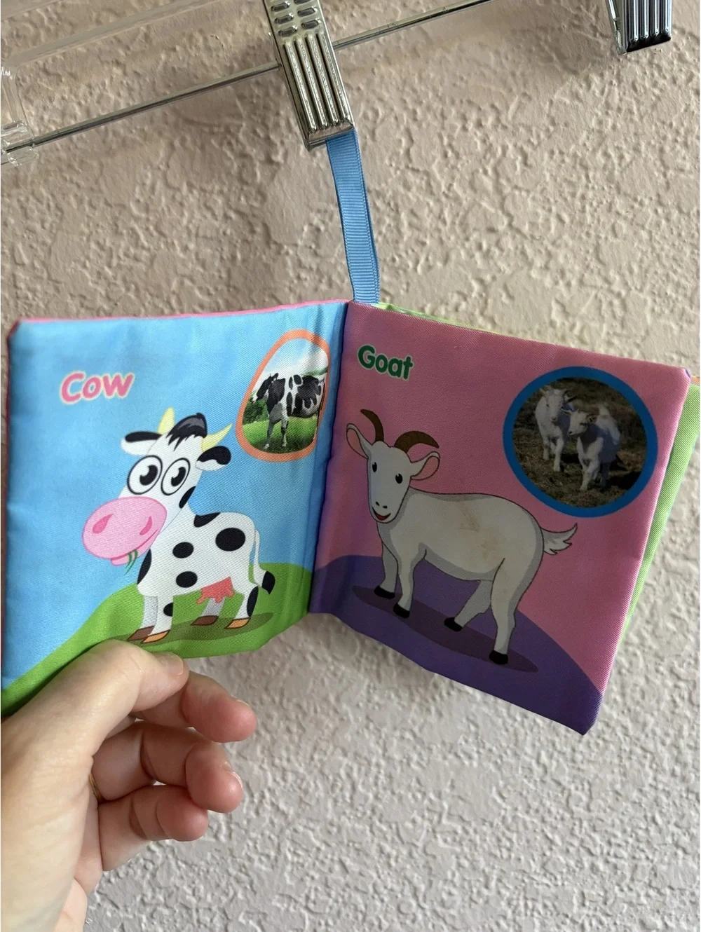Soft Fabric Farm Animal Educational Book for Babies and‎ Toddlers